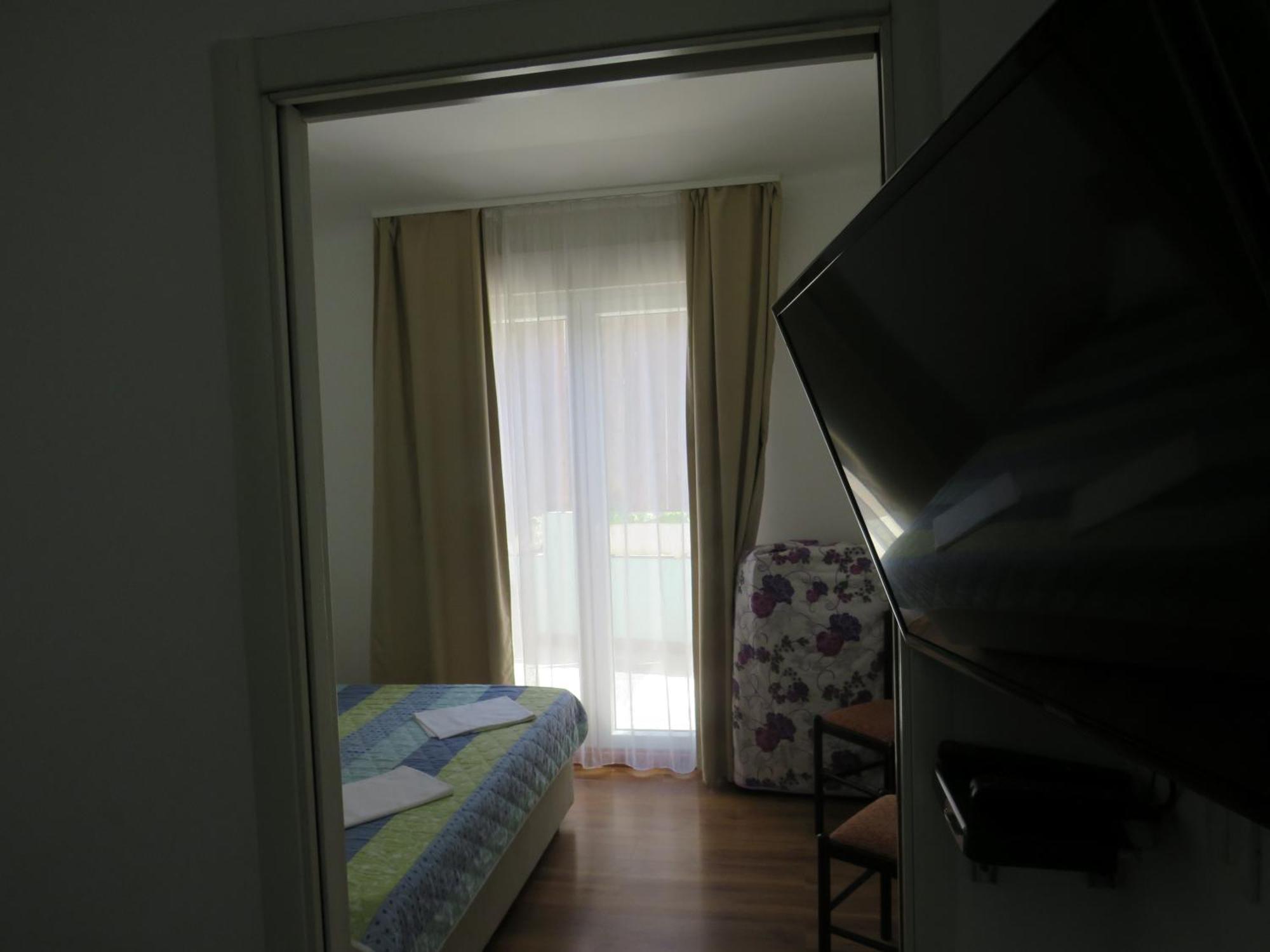Holidays 4 *